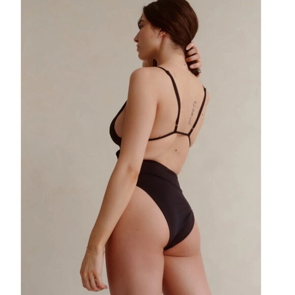 Everyday Sunday Deep V-Neck Cami One-piece - Picture 5 of 5